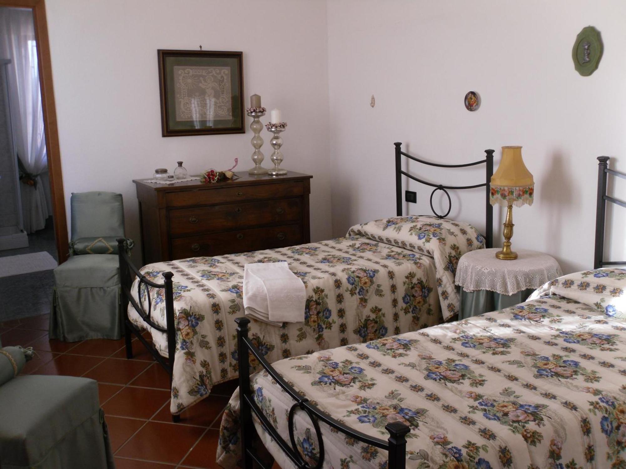 Agriturismo Podere Borgognano ماسا ماريتيما الغرفة الصورة